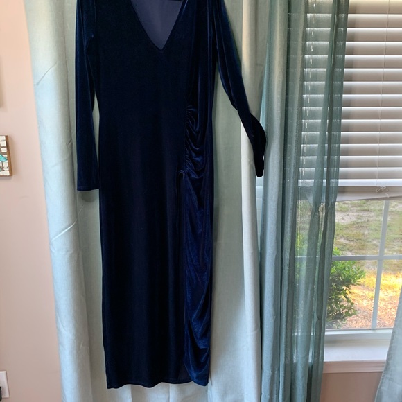EUC 🫶🏽Long Blue Velvet Dress // Long Sleeve // Plus 2xl - Picture 8 of 9
